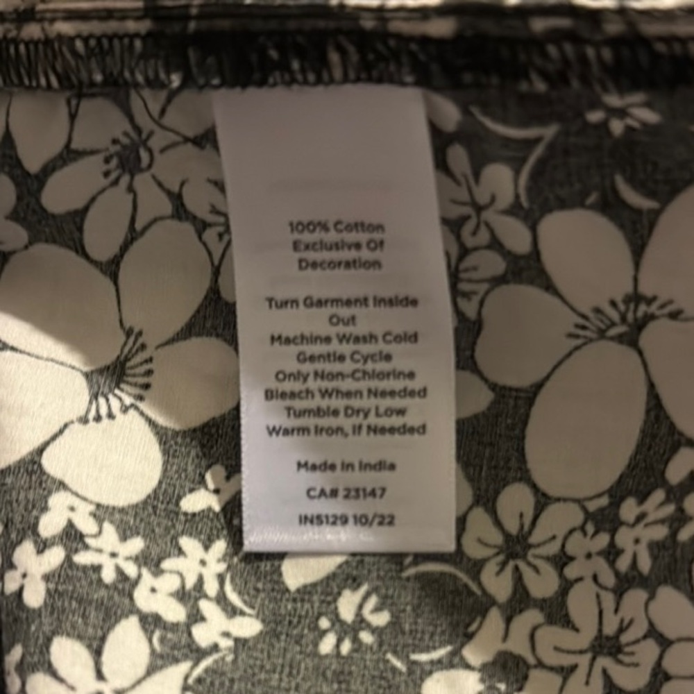 Talbots Petite Black and White Puff Sleeve Floral Blouse Size Medium Petite - Picture 7 of 10